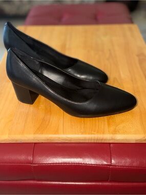 Women's Black Chunky Heel Pumps, Size 9